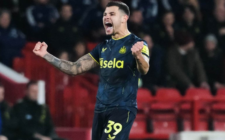 Newcastle vence o Nottingham Forest com dois gols do brasileiro Bruno Guimarães no Inglês