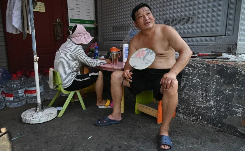 'Asfixiados': onda recorde de calor e poluição sufocam Pequim