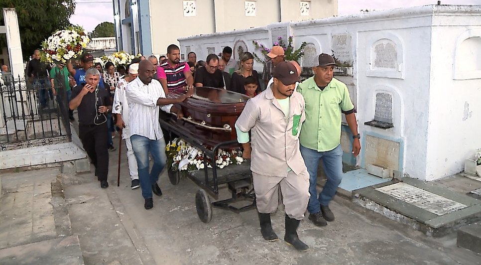 Corpo de Augusto Júnior é sepultado / Foto: Divulgação