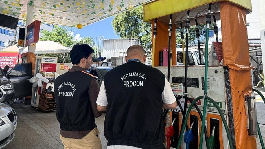 Procon Maceió fiscaliza postos de combustíveis após aumento da gasolina