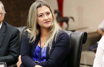 Juíza Emanuela Porangaba discute preconceitos e mitos que envolvem a adoção
