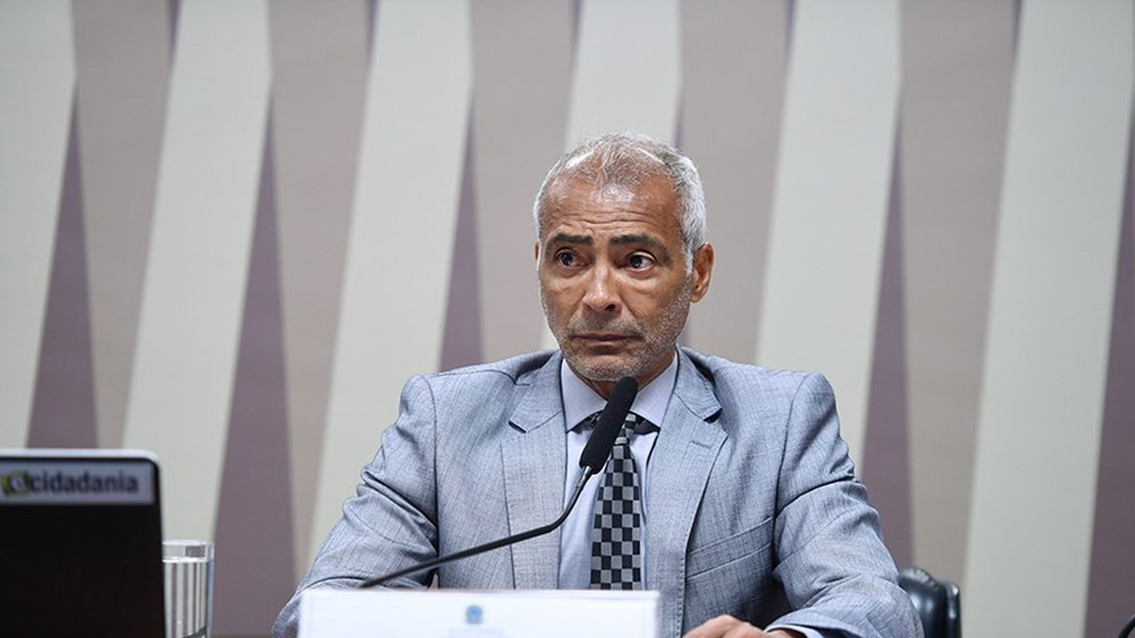 Após pressão nas redes, Romário abre mão do salário de senador durante a Copa do Mundo
