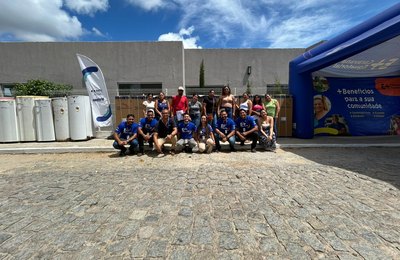 Entrega de geladeiras novas marca encerramento do mutirão Pelo Cliente Todo Dia em Mar Vermelho