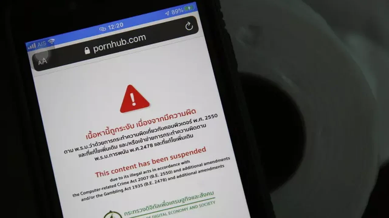 UE acusa Pornhub e mais 3 sites adultos de não protegerem menores