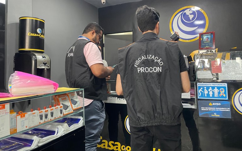 Após denúncias, Procon Maceió autua seis lojas de celulares por irregularidades