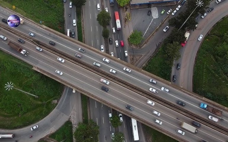 Anel Rodoviário de BH: ônibus perde o freio e provoca engavetamento