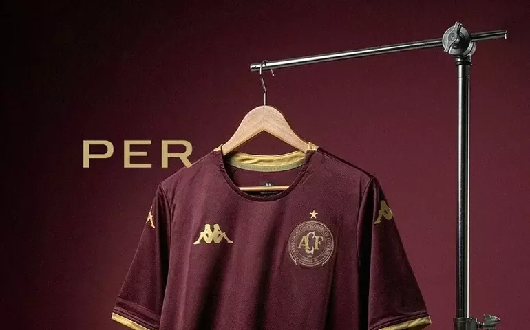 Chapecoense homenageia Torino com camisa grená para 2026