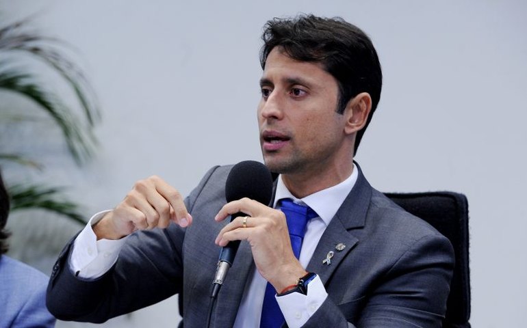 Projeto aprovado autoriza trabalhador com deficiência a usar FGTS para comprar carro