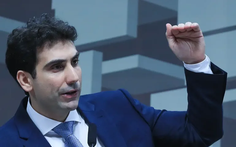 Galípolo, sobre Master: BC não julga conveniência da venda ou da compra em aquisições