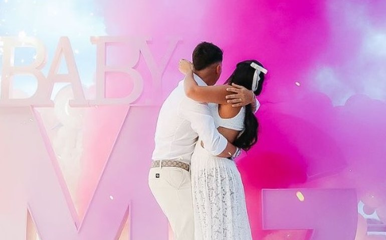 Mirella Santos faz chá revelação em Live para 1 milhão de espectadores