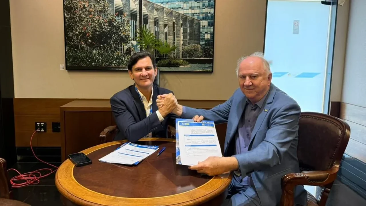 AMA firma cooperação com a CNM para implantação de plataforma de compras públicas nos municípios alagoanos
