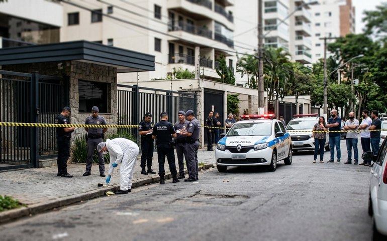 Homem é morto a facadas em frente a condomínio de luxo em Moema, na zona sul de SP