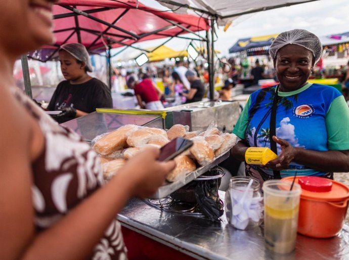 Massayó Verão impulsiona economia e gera renda extra para mais de mil ambulantes em Maceió