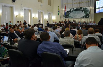Agricultores e produtores rurais lotam plenário da ALE e cobram funcionalidade do Canal do Sertão