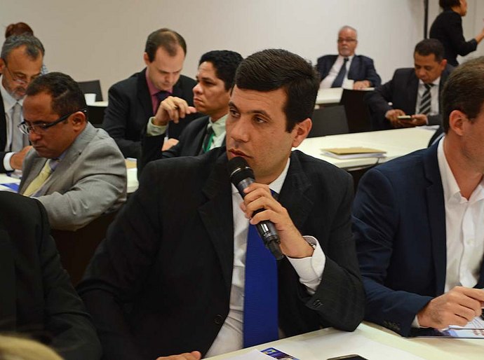 Hugo Wanderley participa de reunião do Conselho Político da CNM