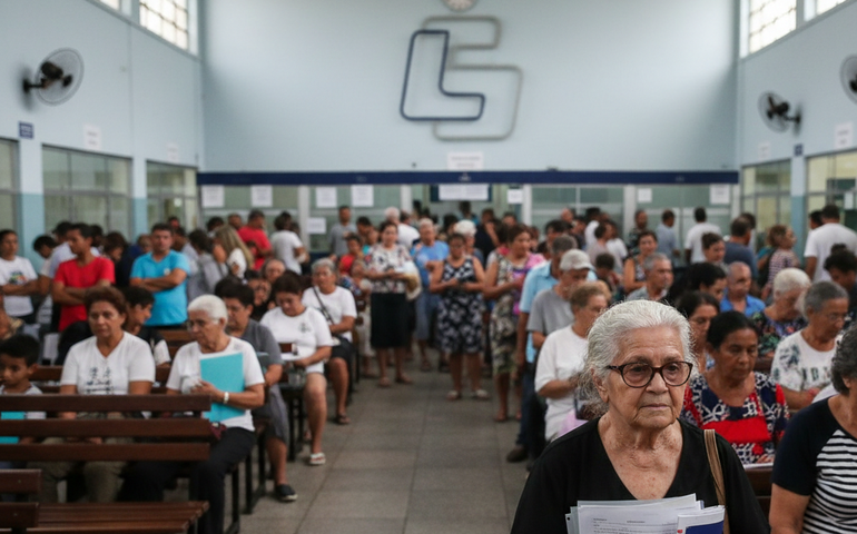 Mais de 887 mil aposentados e pensionistas ainda não solicitaram devolução de descontos do INSS