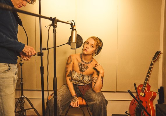 Adriana Santhi mergulha no luto amoroso para renascer em “Amanhecer”