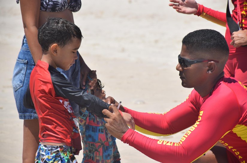 Corpo de Bombeiros localiza crianças perdidas em praias de Alagoas