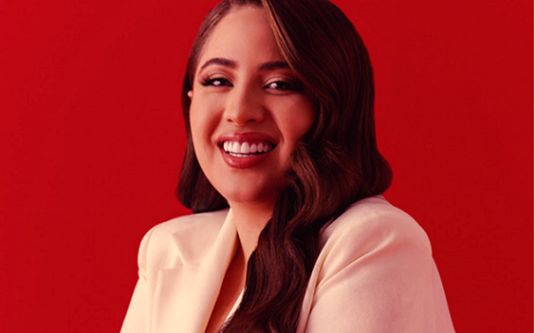 Mari Fernandez festeja performance no Spotify