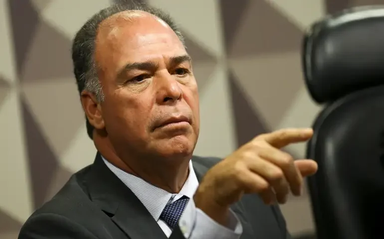 De troca de mensagem a lançamento imobiliário: veja indícios contra ex-senador e deputado alvos da PF