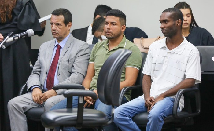 Os réus Sinval José Alves, Irlan Almeida de Jesus e Denisvaldo Bezerra da Silva Filho Os réus Sinval José Alves, Irlan Almeida de Jesus e Denisvaldo Bezerra da Silva Filho