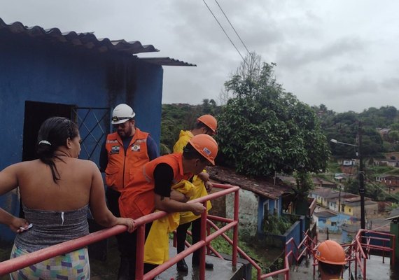 Sete deslizamentos de barreiras foram registrados em Maceió
