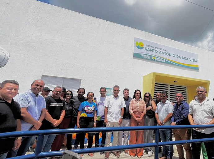 Prefeito de Branquinha entrega reforma e ampliação de mais uma escola da zona rural