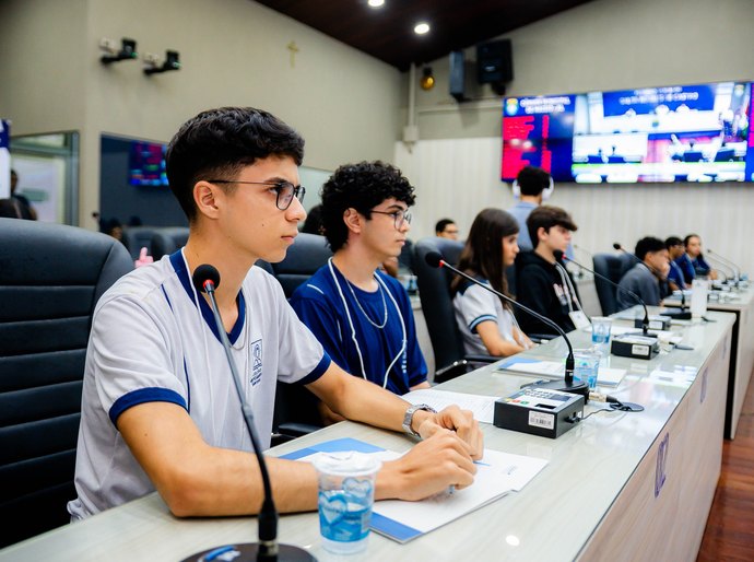 Estudantes protagonizam debate sobre a Constituição na Câmara de Maceió