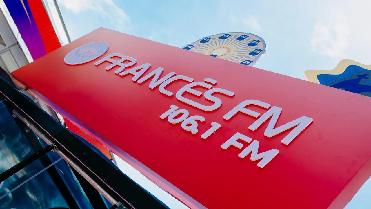Uso irregular de outorgas de rádio por JHC é suspenso pela justiça por atacar adversários e favorecer sua campanha