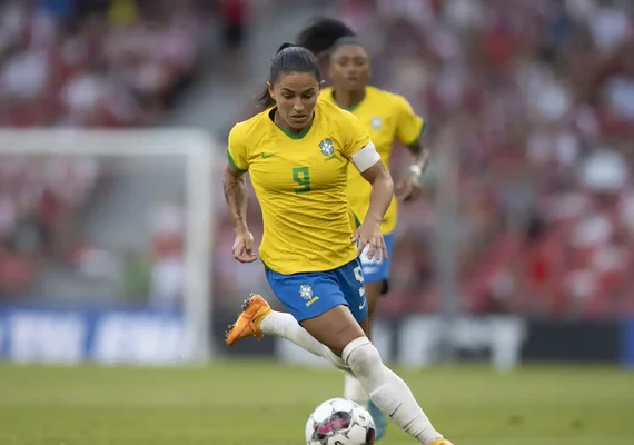 Debinha, Bruninha e Laís Estevam são convocadas para a seleção