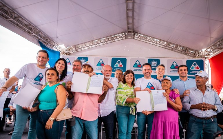 Governo Trabalhando: Paulo Dantas inaugura avenida e entrega 97 títulos agrários em Delmiro Gouveia