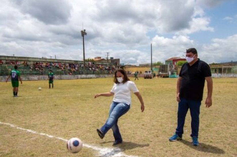 Prefeita Christiane Bulhões abre o Campeonato Municipal de Futebol de Campo