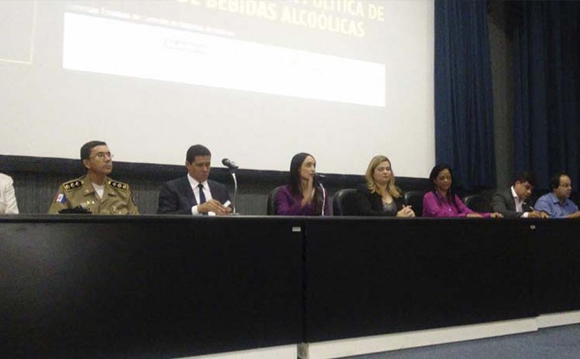 Defensora Pública participa de seminário sobre política de controle de bebidas alcoólicas para menores de 18 anos