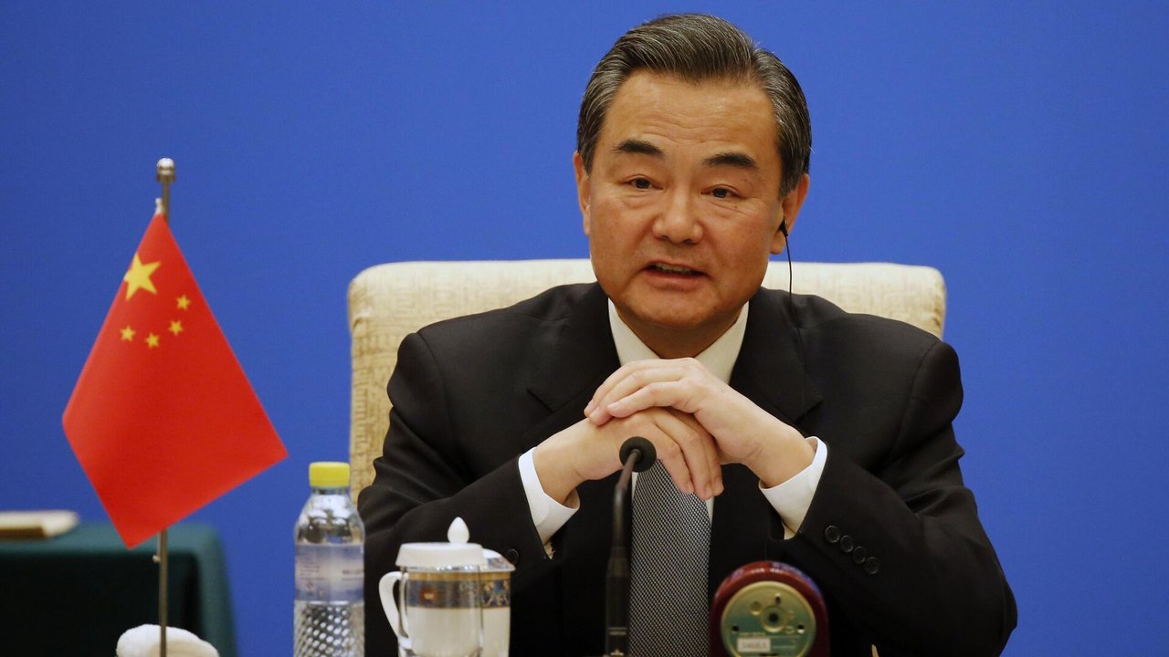 China promete resposta resoluta a qualquer 'prática de intimidação dos EUA', adverte chanceler