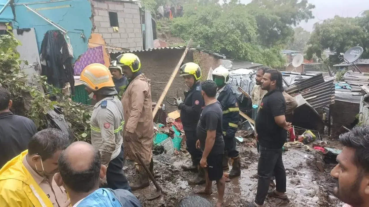Dez mortos e centenas ficam presos por deslizamentos após chuvas de monções na Índia; veja vídeo