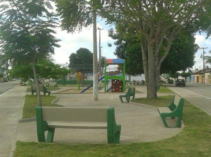 Praça Juvenal Cunha é revitalizada no bairro Baixa Grande em Arapiraca