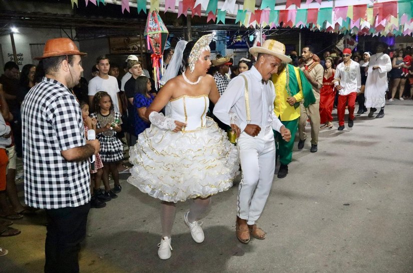 Quadrilhas juninas e Raelson Rocha animam Polo Canafístula, em Palmeira
