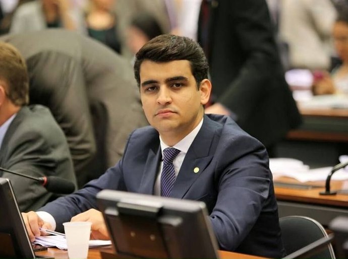Deputado JHC comemora suspensão da Zona Azul em Maceió