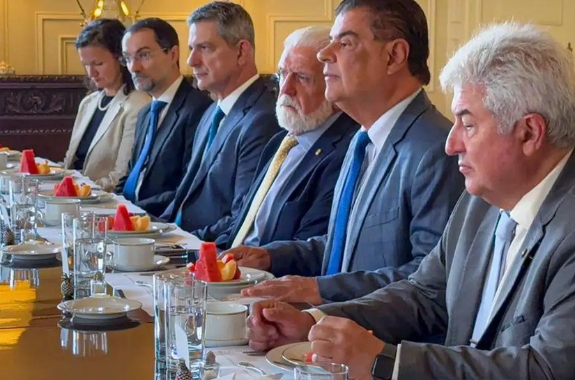Comitiva de senadores diz que abriu diálogo com autoridades dos EUA