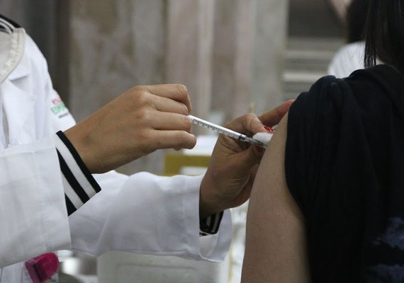 Governo Federal obtém liminar para remoção de desinformação sobre vacinas