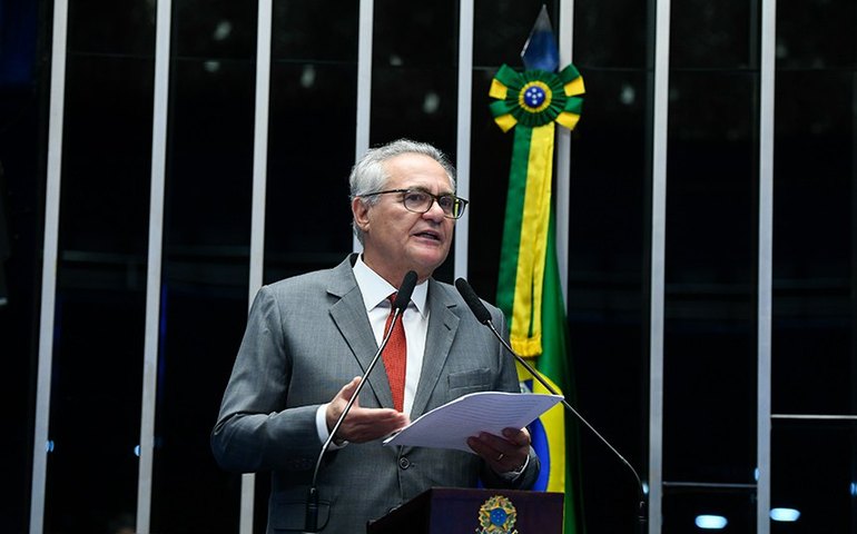 CAE vai analisar outra proposta de isenção de Imposto de Renda, anuncia Renan