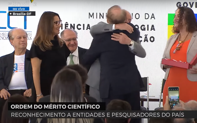 Janja repreende mestre de cerimônia em evento com Lula: 'Segura um pouco, amiga'