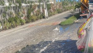 Equipe flagrou esgoto nas ruas do Residencial Grand Reserva