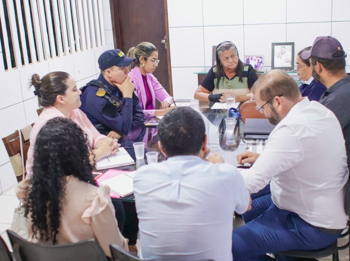 Prefeita Tia Júlia se reúne com secretários municipais e Guarda para alinhar últimos detalhes da Romaria de Frei Damião