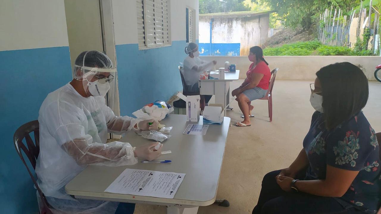 Saúde de Branquinha intensifica ações de enfrentamento à Covid-19 na feira livre