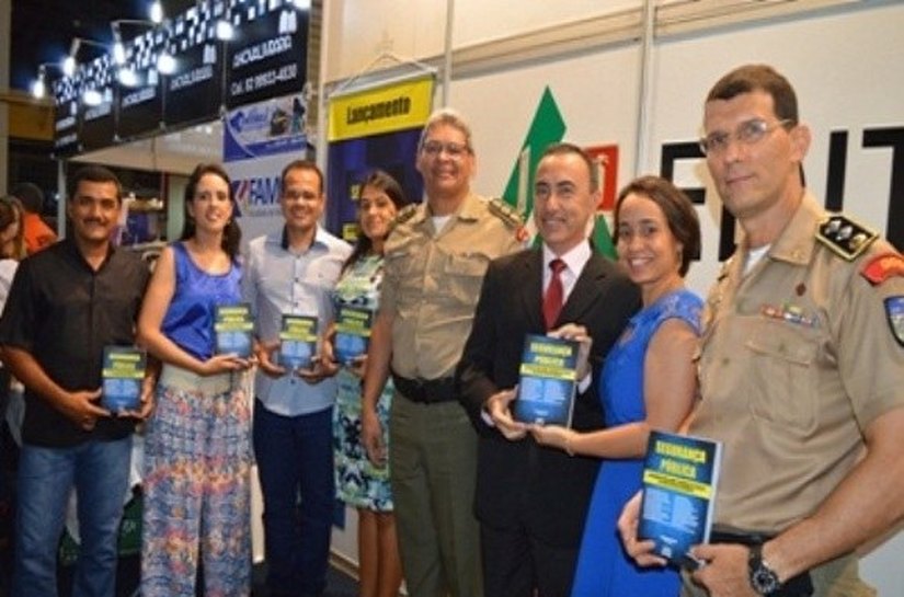 Policiais Militares lançam obras na Bienal do Livro de Alagoas