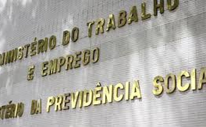Marina aceita substituir Campos e autoriza consulta ao PSB sobre candidatura