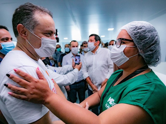 Renan Filho parabeniza enfermeiros e sinaliza novo ciclo de investimentos na saúde