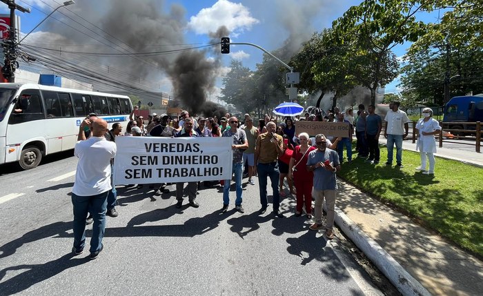 Profissionais do Hospital Veredas bloqueiam Fernandes Lima