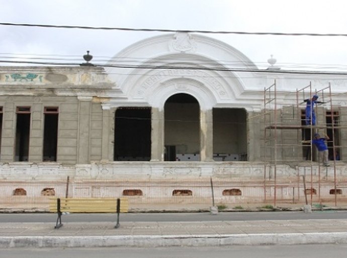Prédio histórico que abriga Escola em São Luiz do Quitunde é reconstruído